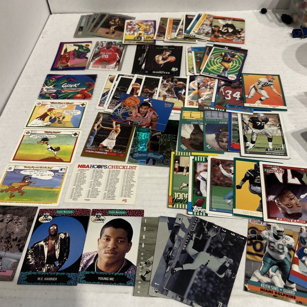 Huge Lot Of Random 90s-2000s Trading Cards NFL, NBA, MLB, Marvel Looney Tunes A2